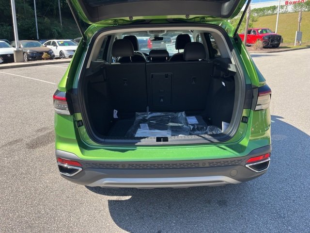 New 2025 Volkswagen Taos SE image 24