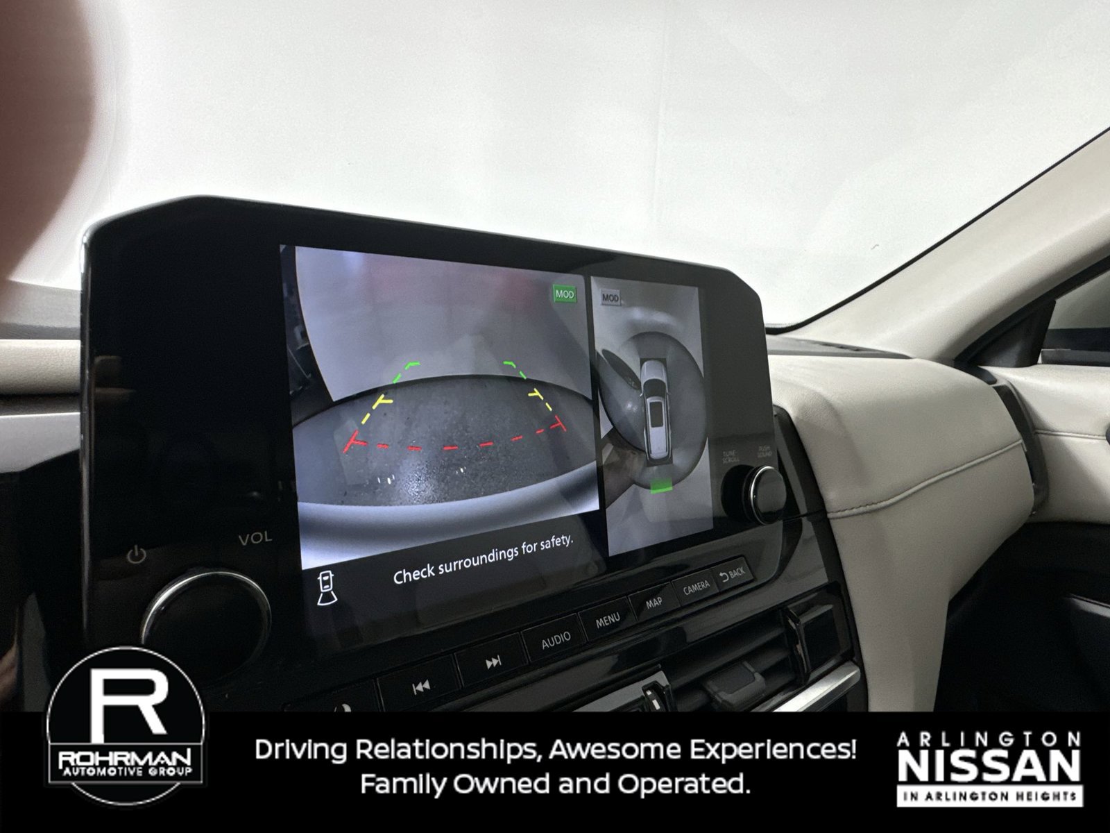 Used 2022 Nissan Pathfinder SL AWD/4WD image 9
