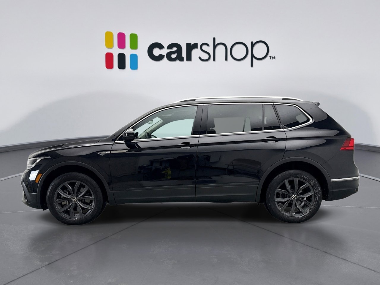 Used 2022 Volkswagen Tiguan SE image 2