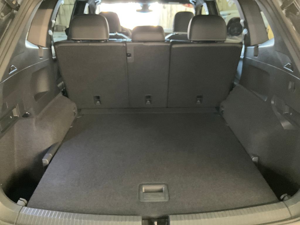 Used 2022 Volkswagen Tiguan SE R-Line AWD/4WD image 28