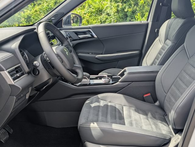 New 2026 Mitsubishi Outlander LE FWD image 12