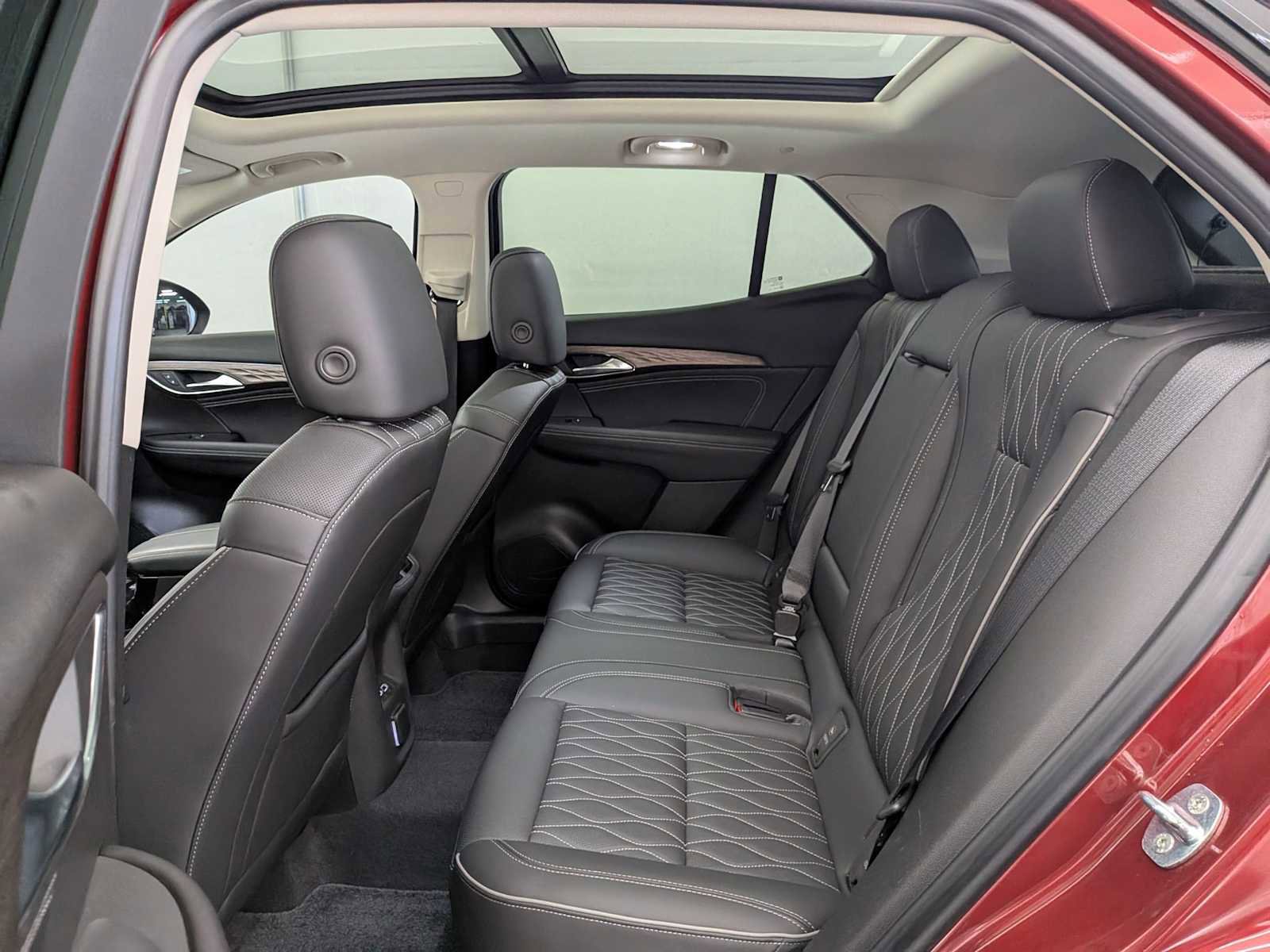 Used 2022 Buick Envision Avenir w/ Technology Package II image 21