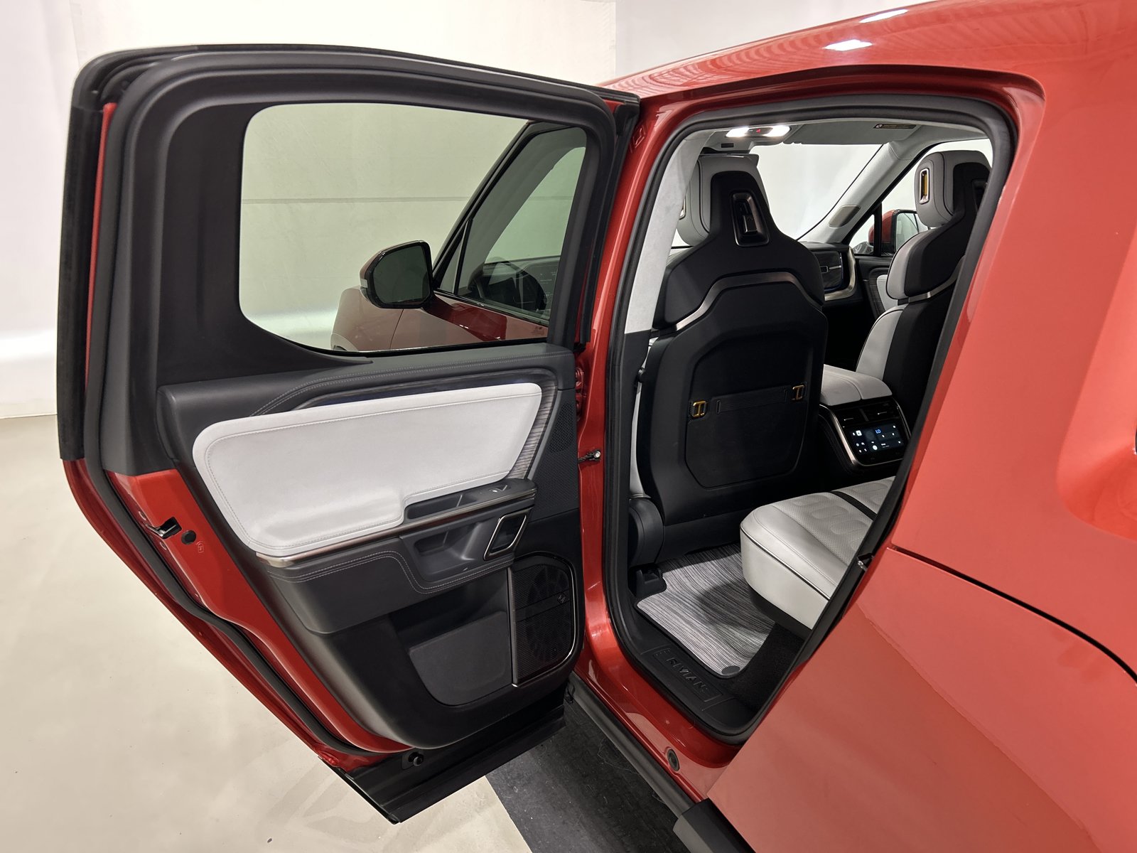 Used 2023 Rivian R1T Adventure AWD/4WD image 17