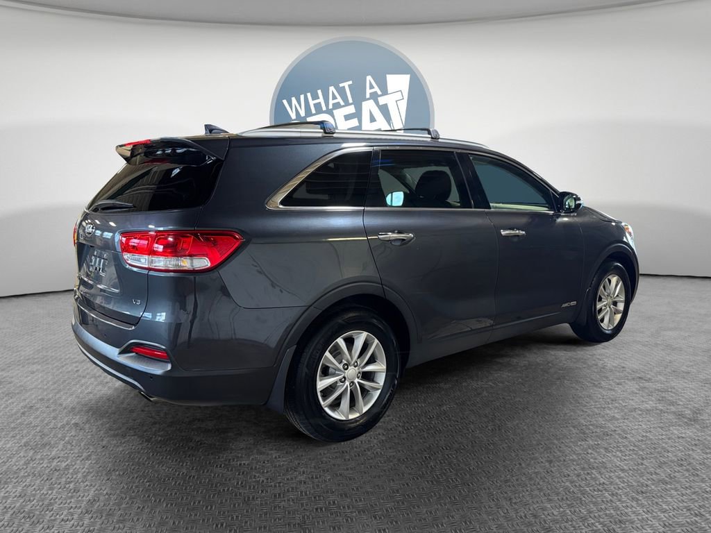 Used 2016 Kia Sorento LX w/ LX Convenience Package image 3