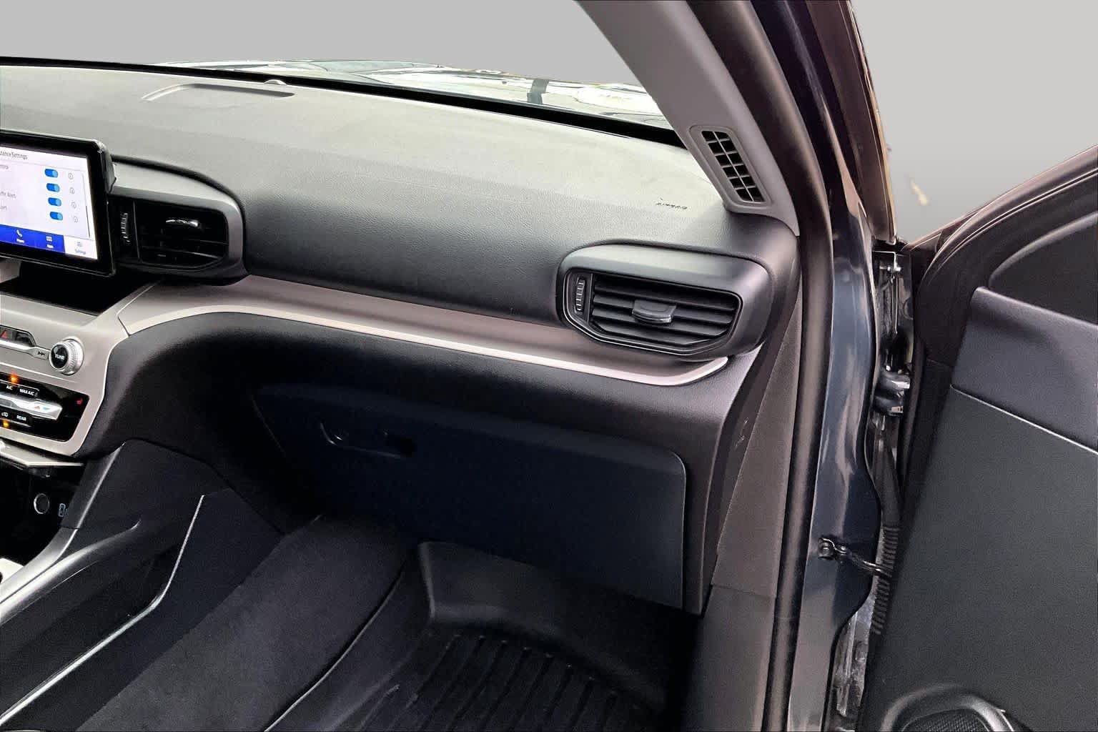 Used 2023 Ford Explorer XLT RWD image 17
