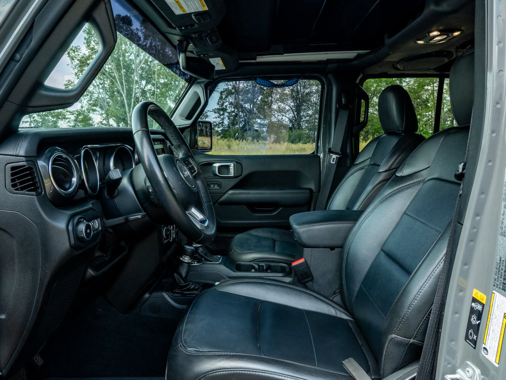 Used 2022 Jeep Wrangler Unlimited Sahara AWD/4WD image 11