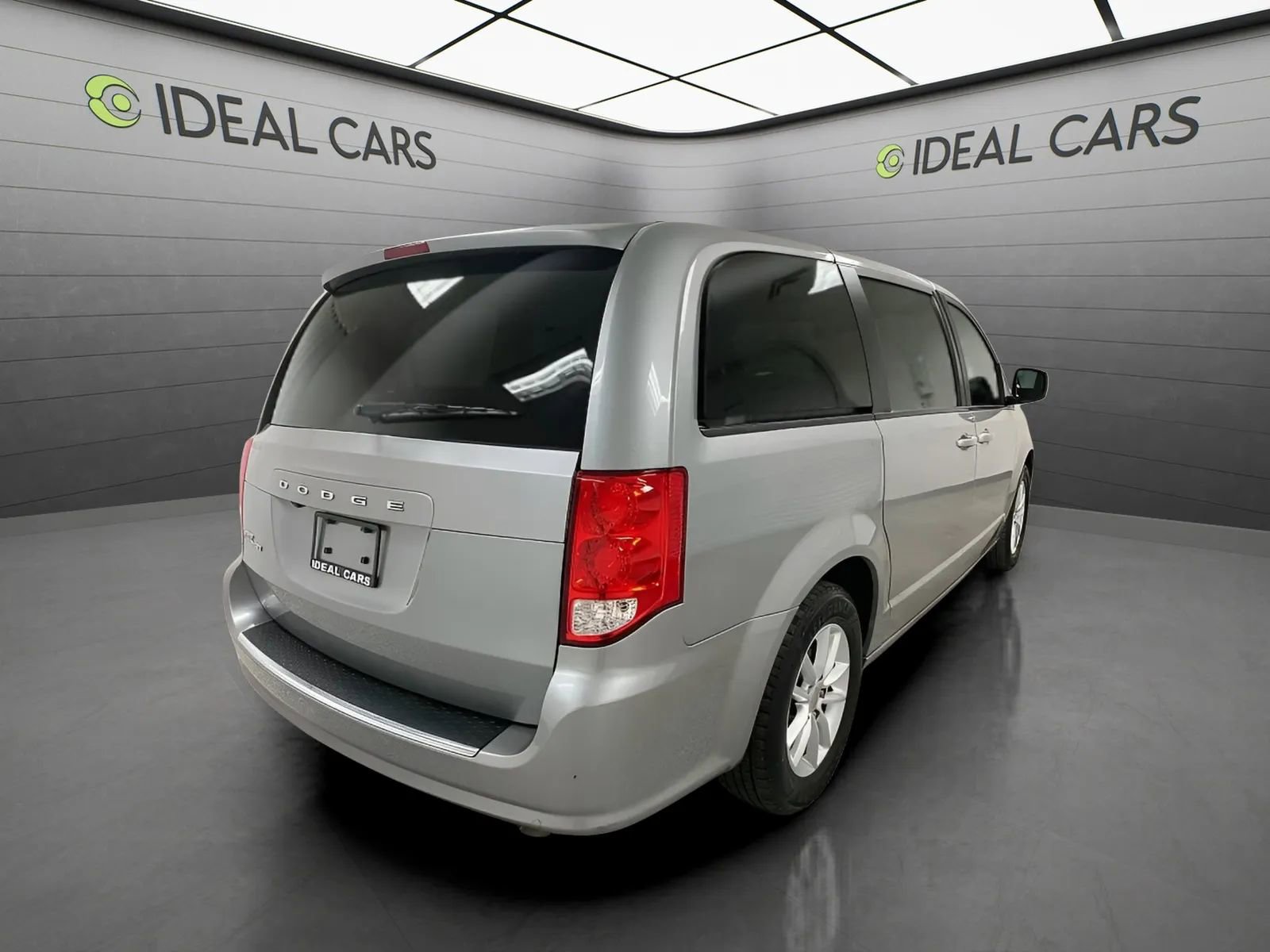 Used 2020 Dodge Grand Caravan SE FWD image 5