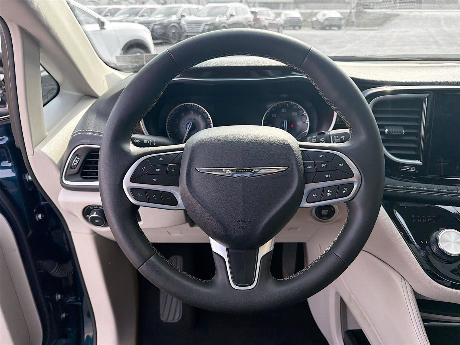 Used 2023 Chrysler Pacifica Limited image 12
