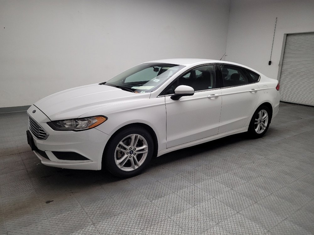 Used 2018 Ford Fusion SE w/ Fusion SE Technology Package FWD image 2