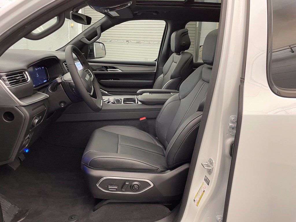 New 2026 Jeep Grand Wagoneer Limited w/ Premium Group II AWD/4WD image 19