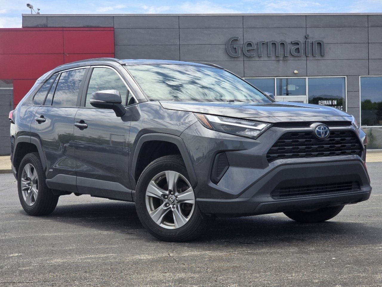 Used 2024 Toyota RAV4 LE AWD/4WD image 2
