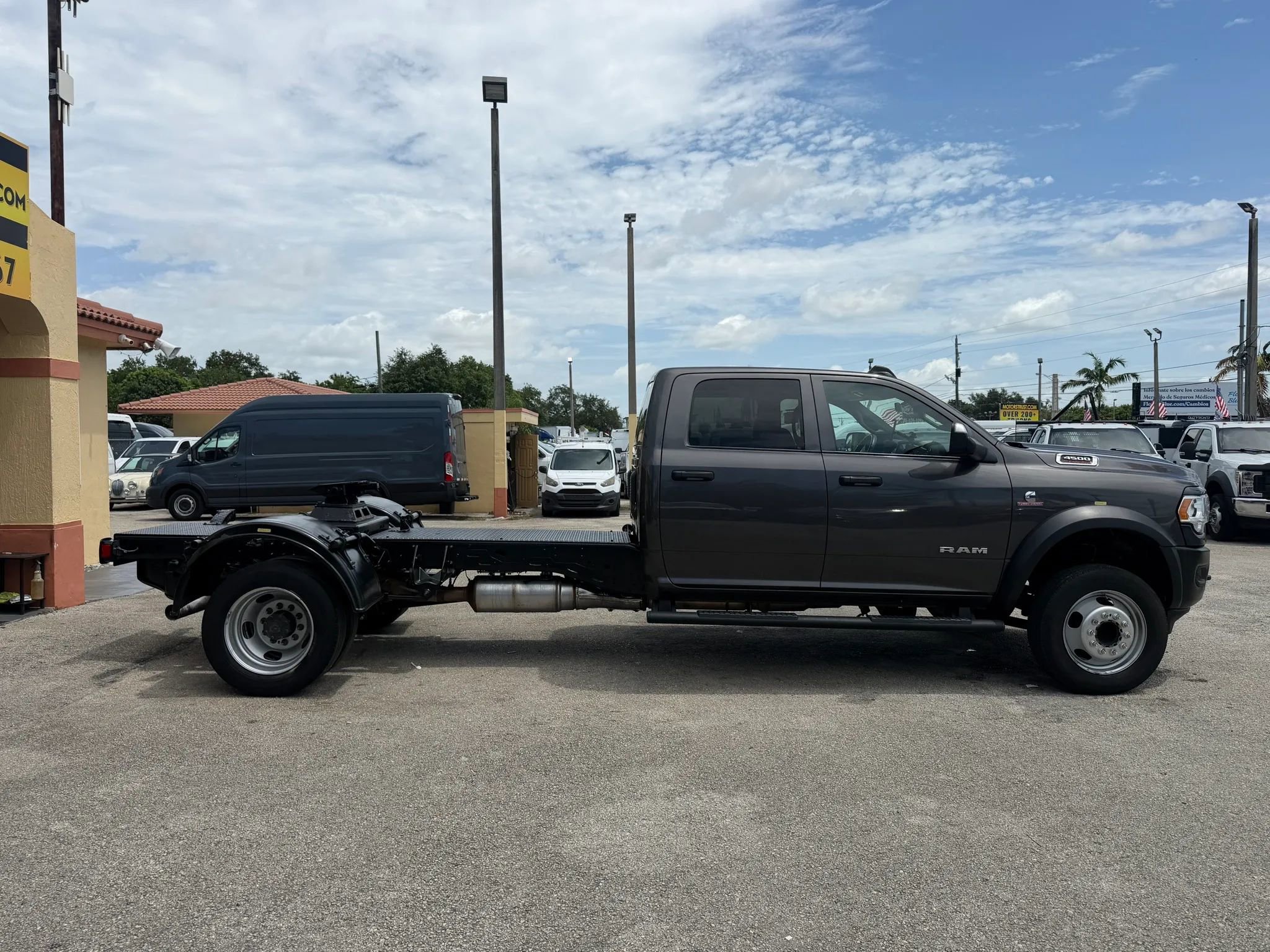 Used 2022 RAM 4500 Tradesman w/ Chrome Appearance Group RWD image 6