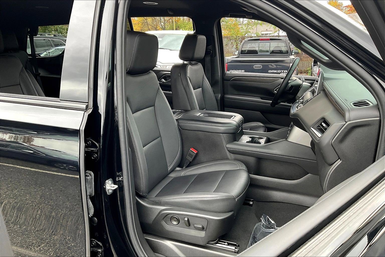 Used 2024 Chevrolet Tahoe Z71 w/ Luxury Package image 7