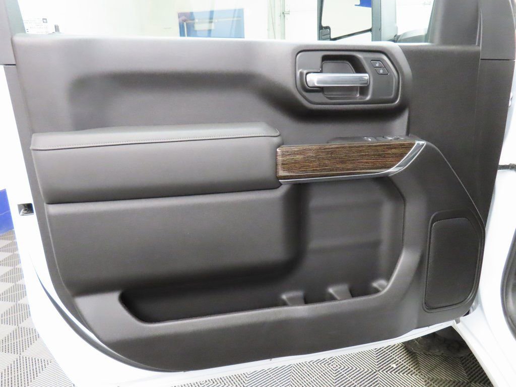 Used 2025 GMC Sierra 2500 SLE image 60