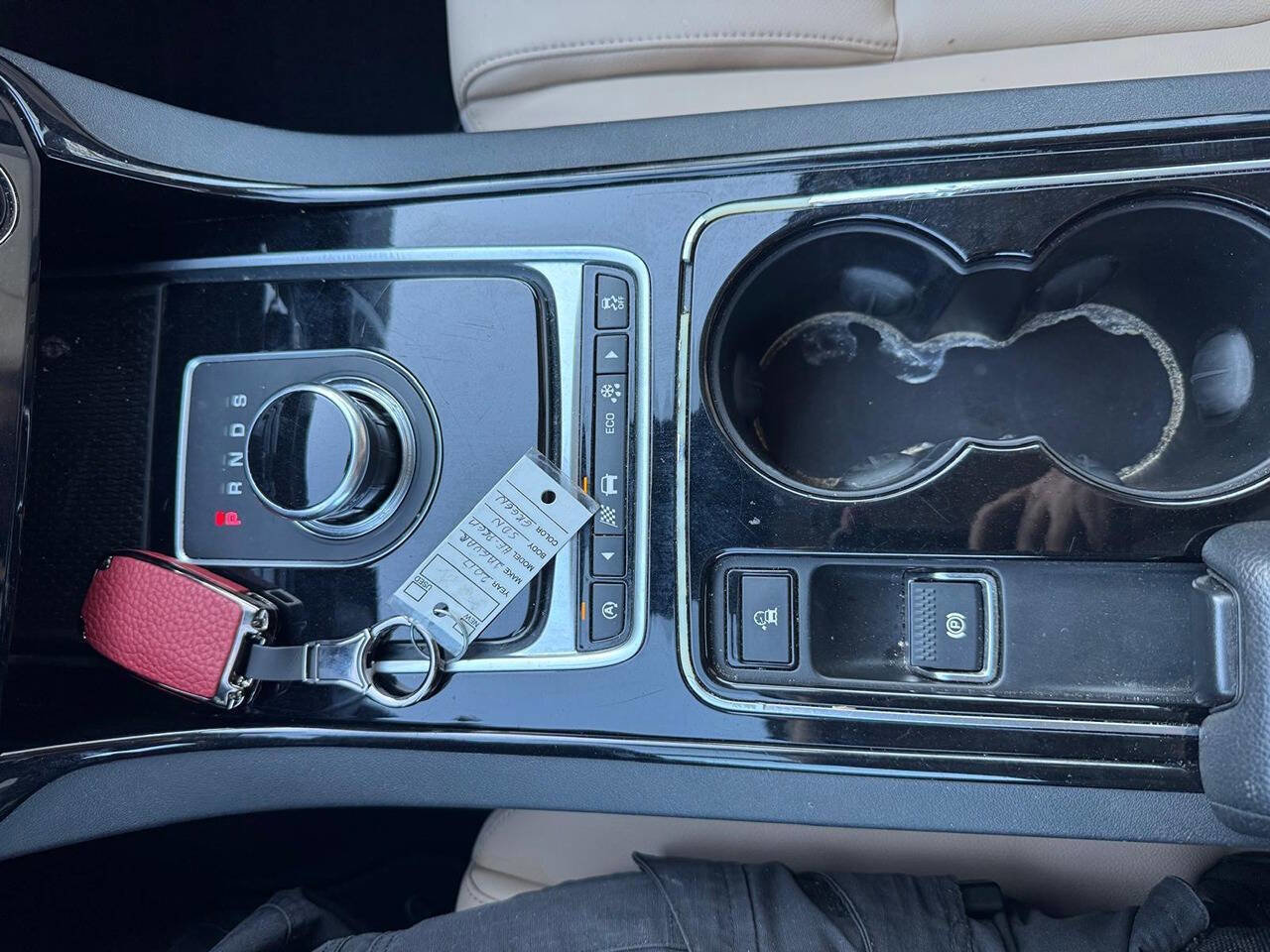 Used 2017 Jaguar XE Premium image 36