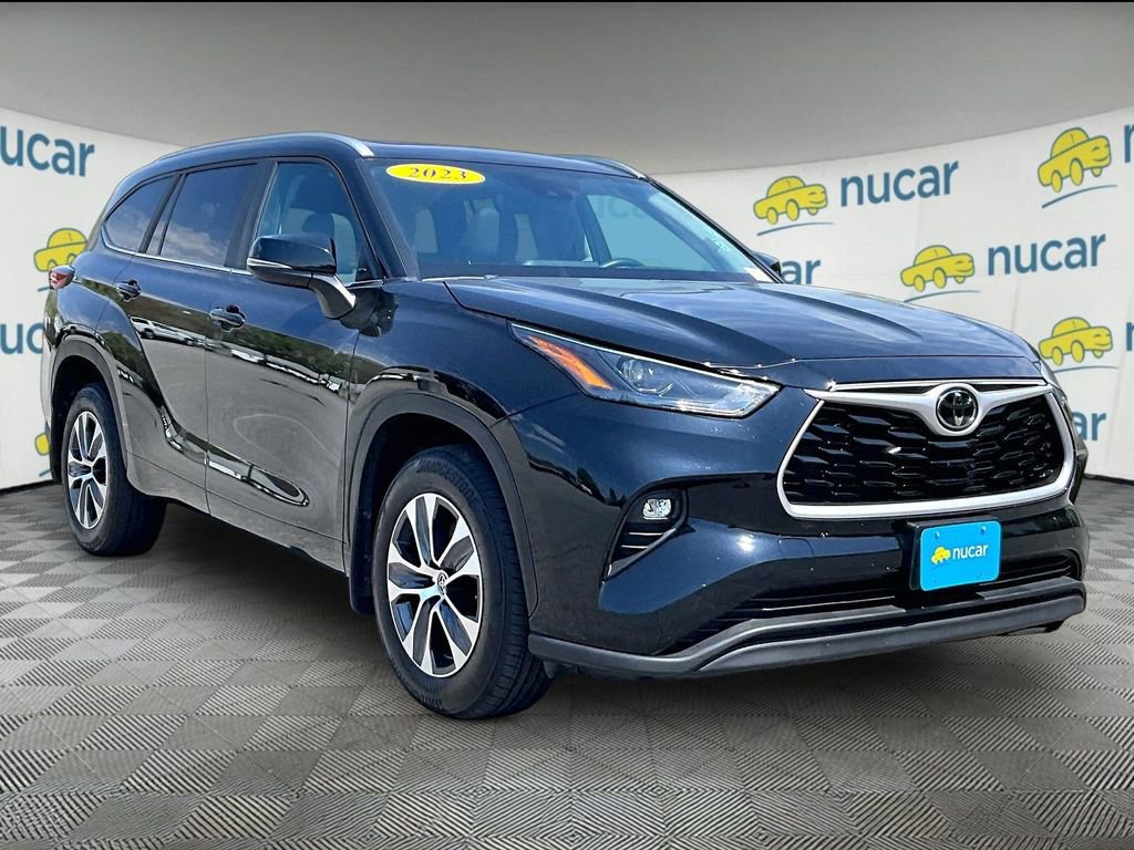 Used 2023 Toyota Highlander XLE AWD/4WD image 1