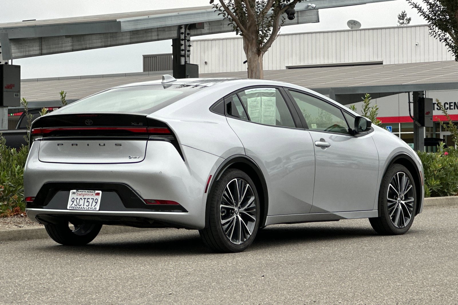 Used 2024 Toyota Prius LE image 4