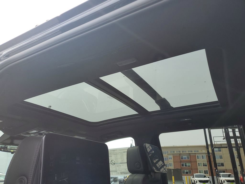 New 2026 Chevrolet Suburban High Country image 15