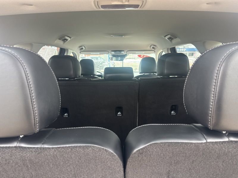 Used 2025 Kia Sorento S image 12