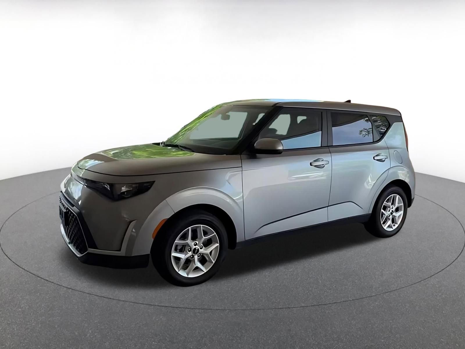 Used 2025 Kia Soul LX w/ LX Technology Package FWD image 7