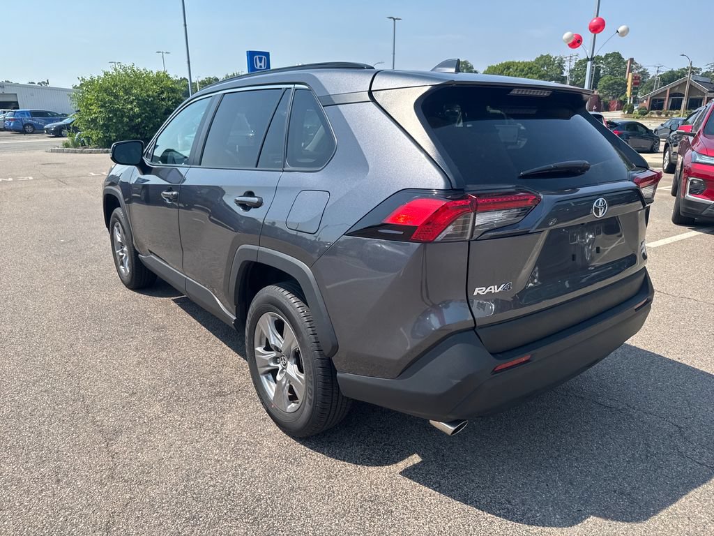Used 2025 Toyota RAV4 XLE AWD/4WD image 5
