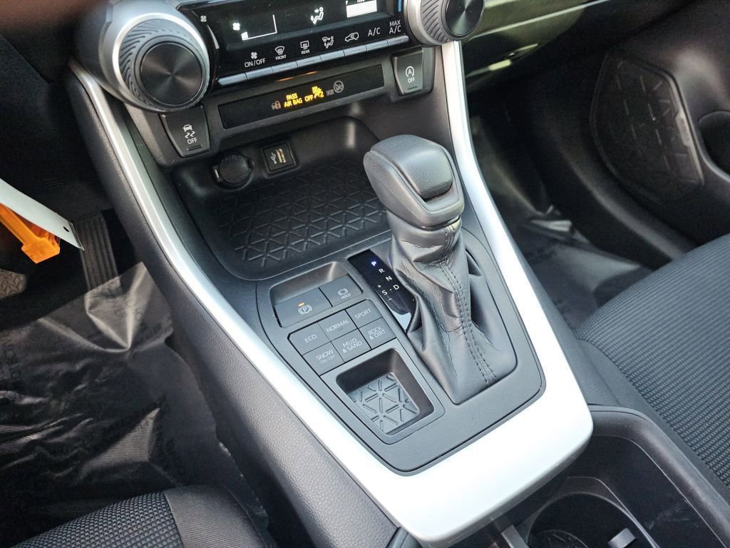 Used 2023 Toyota RAV4 LE image 32