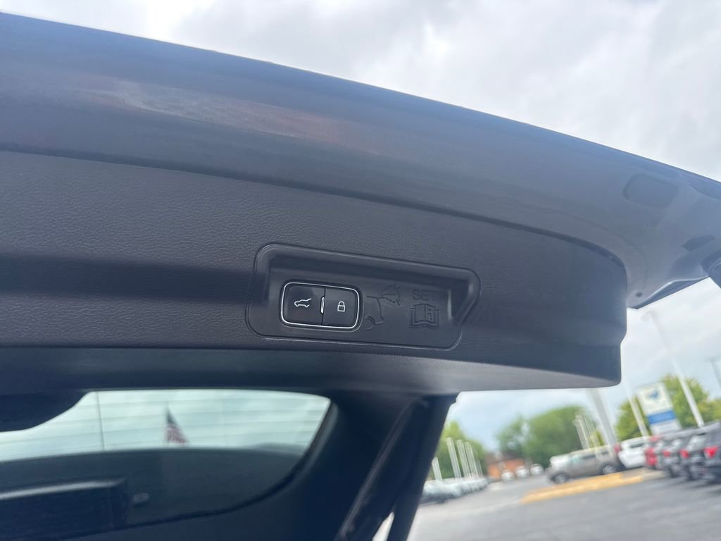 Used 2020 Ford Explorer XLT w/ Equipment Group 202A AWD/4WD image 16