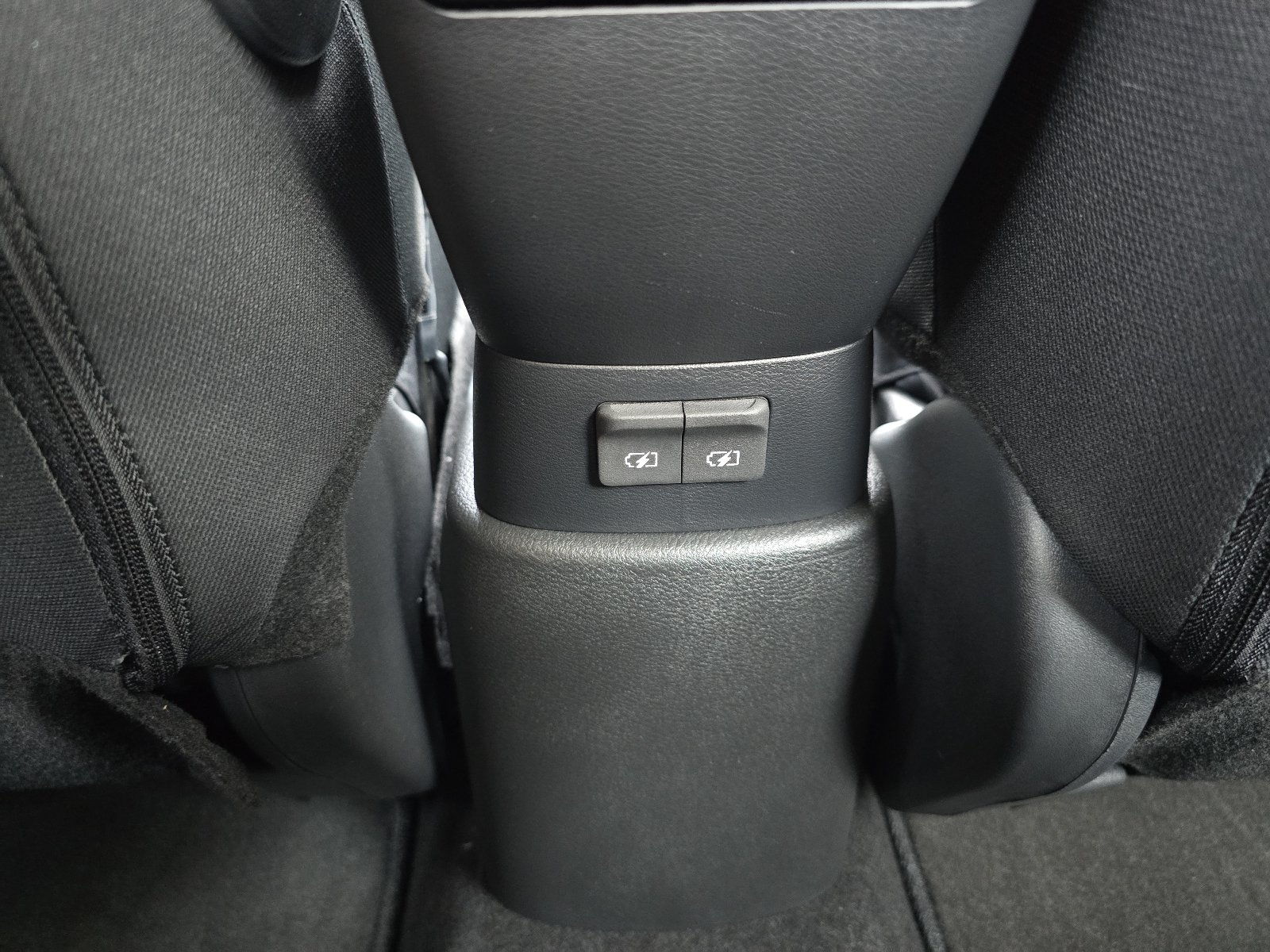 Certified 2025 Nissan Kicks Play S FWD image 25