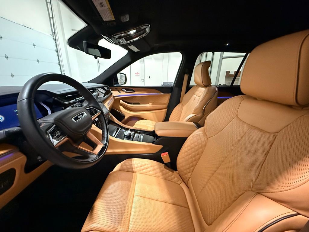 Used 2022 Jeep Grand Cherokee Summit AWD/4WD image 16