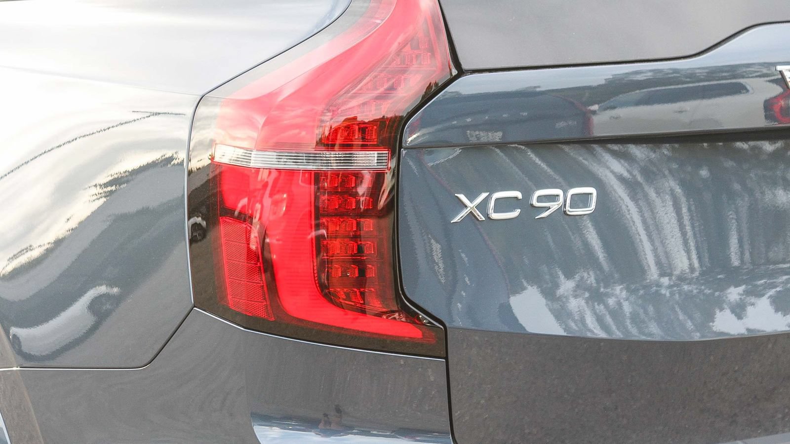 New 2026 Volvo XC90 T8 Plus w/ Protection Package Premier AWD/4WD image 9