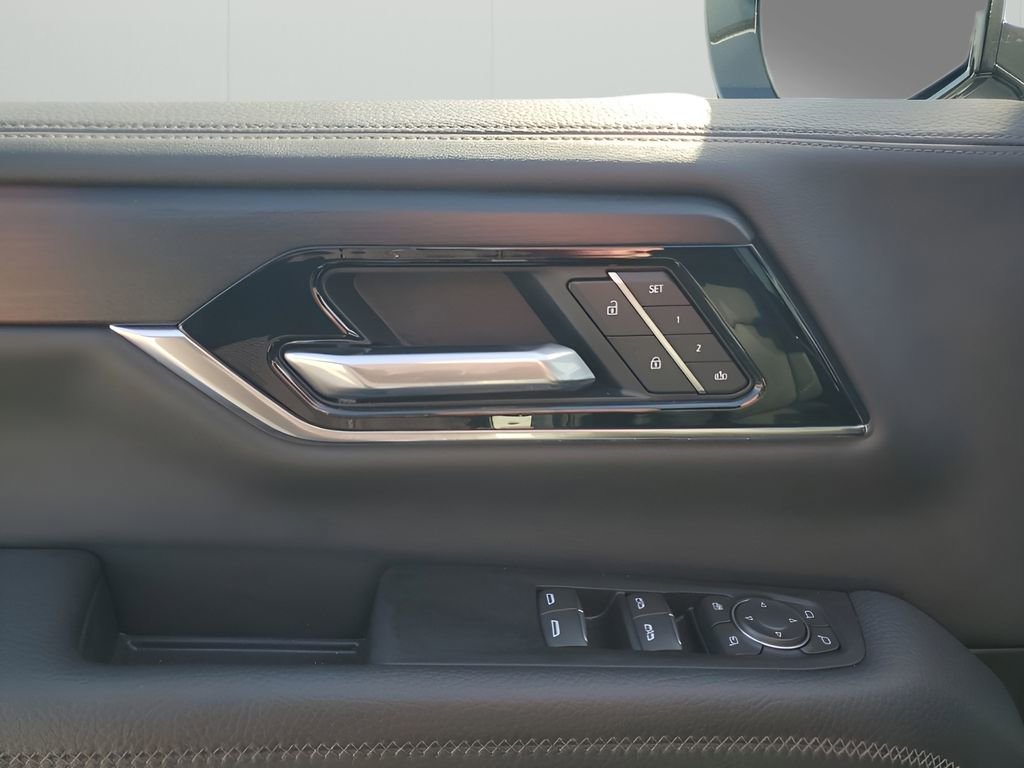 Certified 2025 GMC Yukon Denali image 26