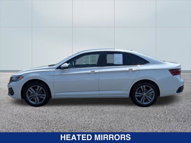 Used 2023 Volkswagen Jetta SE w/ Panoramic Sunroof Package FWD image 2