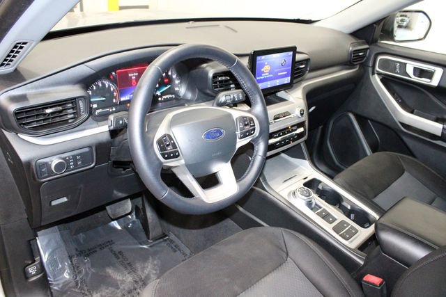 Used 2022 Ford Explorer XLT image 23