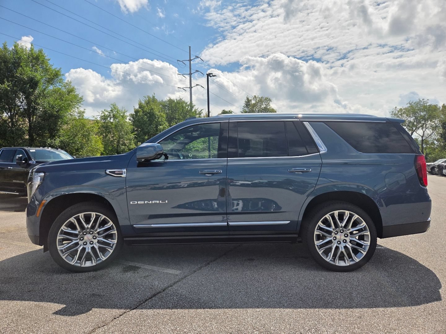 New 2026 GMC Yukon Denali w/ Denali Reserve Package AWD/4WD image 16