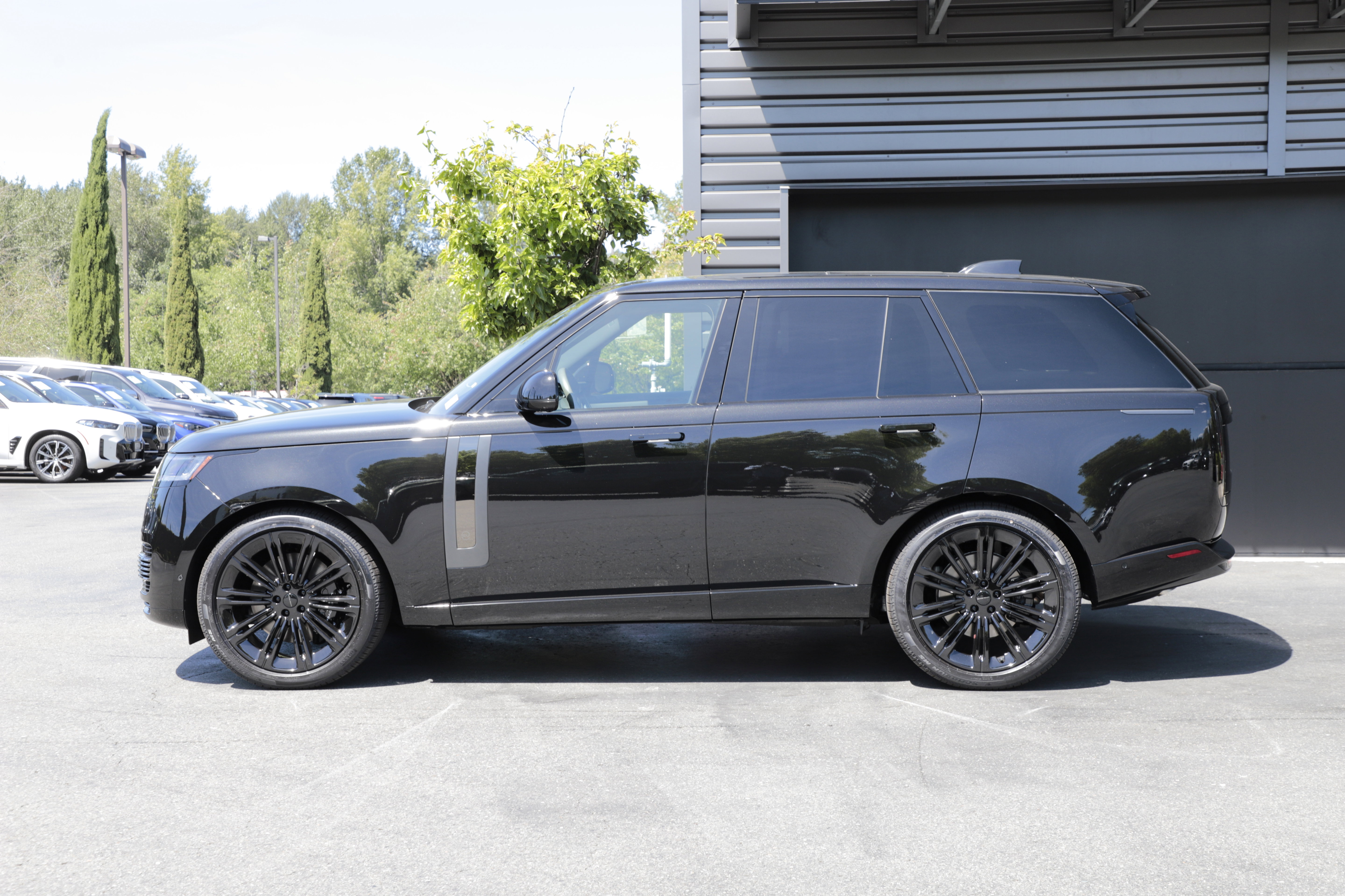 New 2026 Land Rover Range Rover SV AWD/4WD image 7