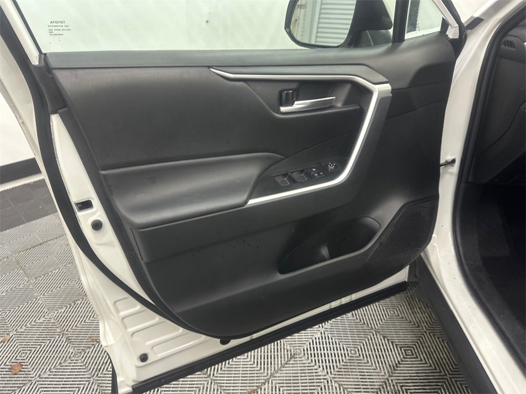 Used 2022 Toyota RAV4 XLE image 11