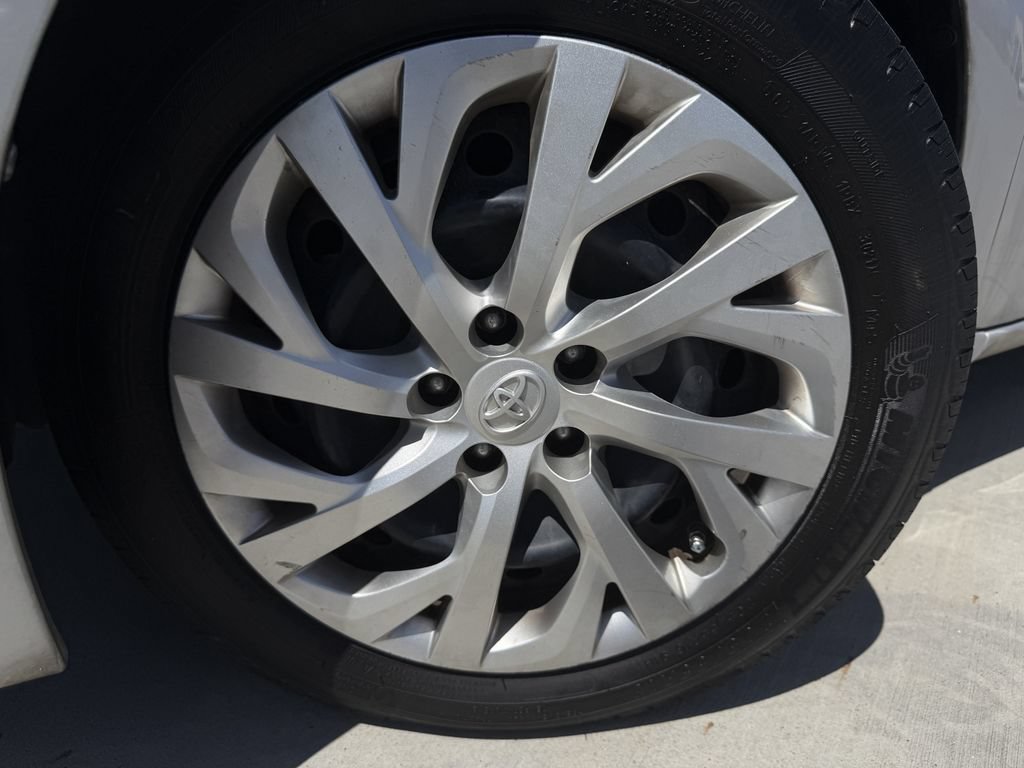 Used 2018 Toyota Corolla LE FWD image 9