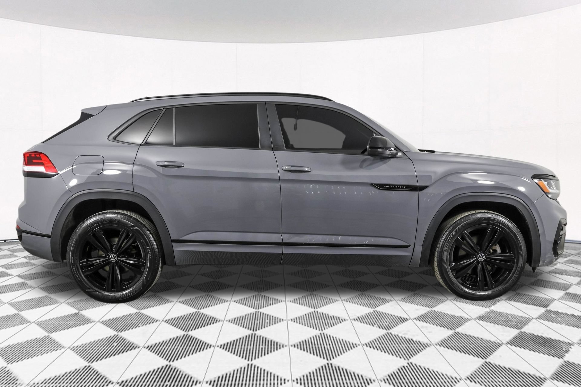 Used 2023 Volkswagen Atlas Cross Sport SEL R-Line AWD/4WD image 17