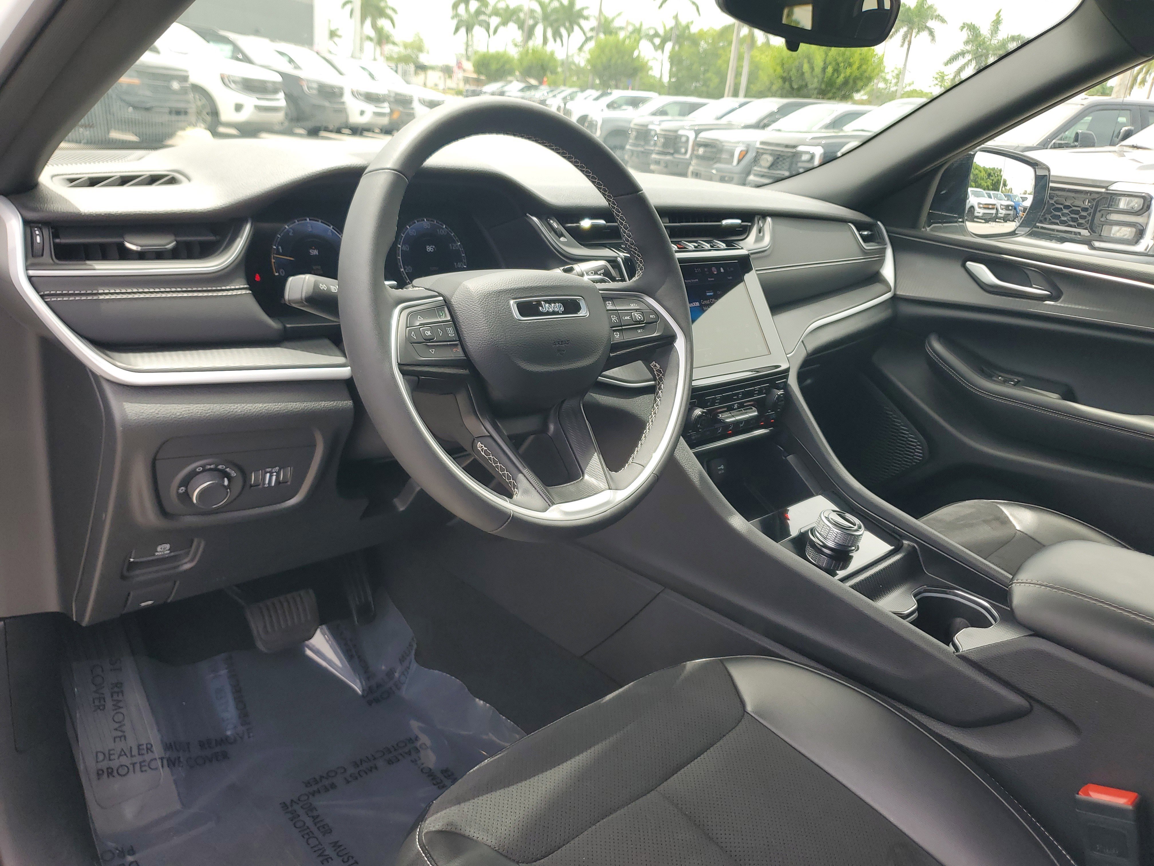 Used 2024 Jeep Grand Cherokee L Altitude image 9