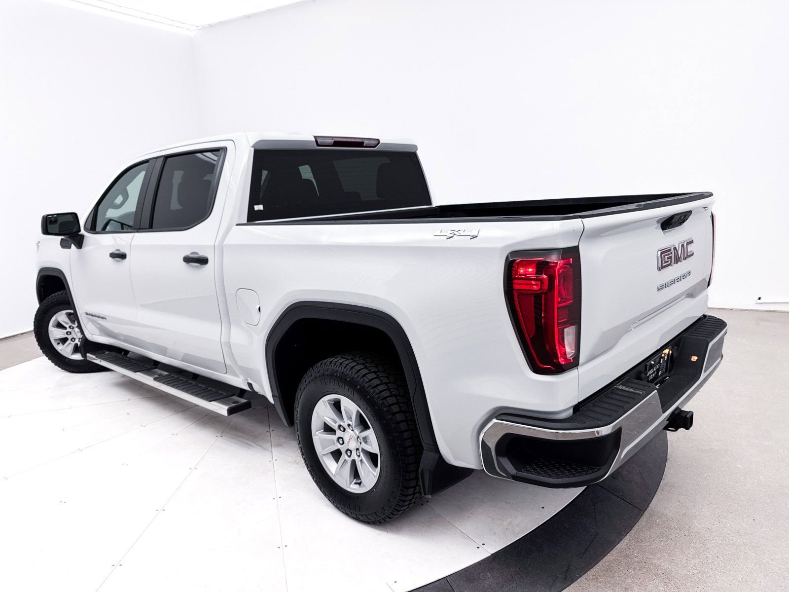 Used 2023 GMC Sierra 1500 Pro w/ Trailering Package image 2
