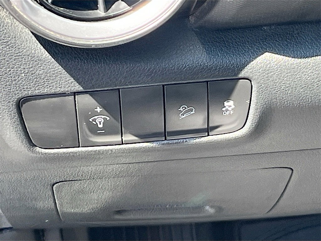 Used 2023 Hyundai Kona SE image 10