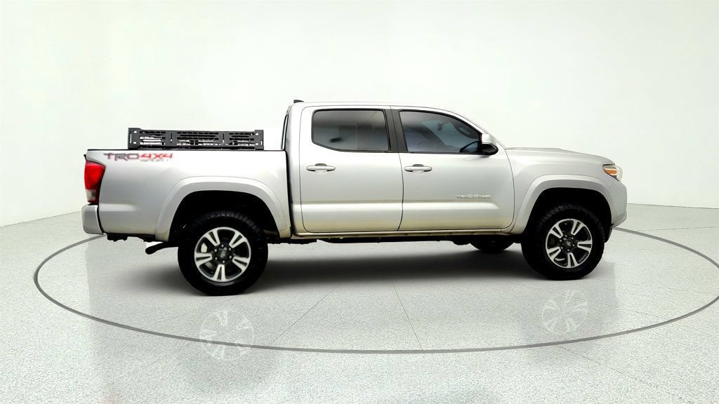Used 2016 Toyota Tacoma TRD Sport w/ Towing Package AWD/4WD image 4