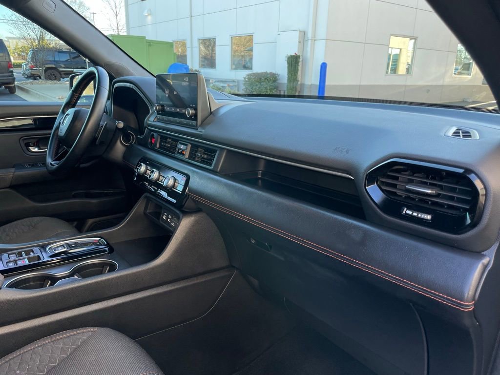 Certified 2025 Honda Pilot Sport image 32