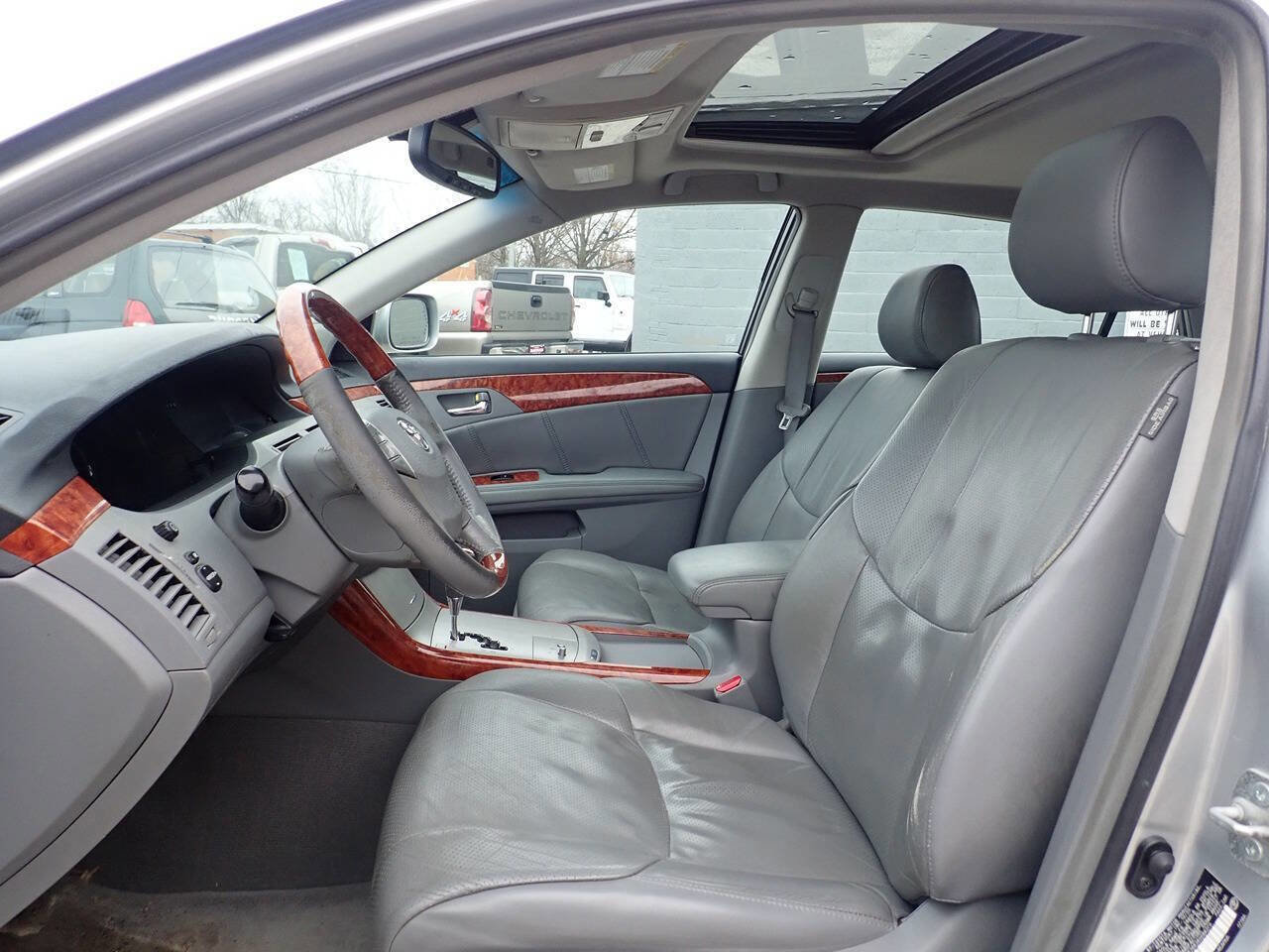 Used 2006 Toyota Avalon Limited image 3