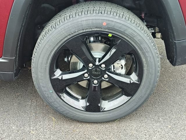 New 2025 Jeep Grand Cherokee Altitude image 5