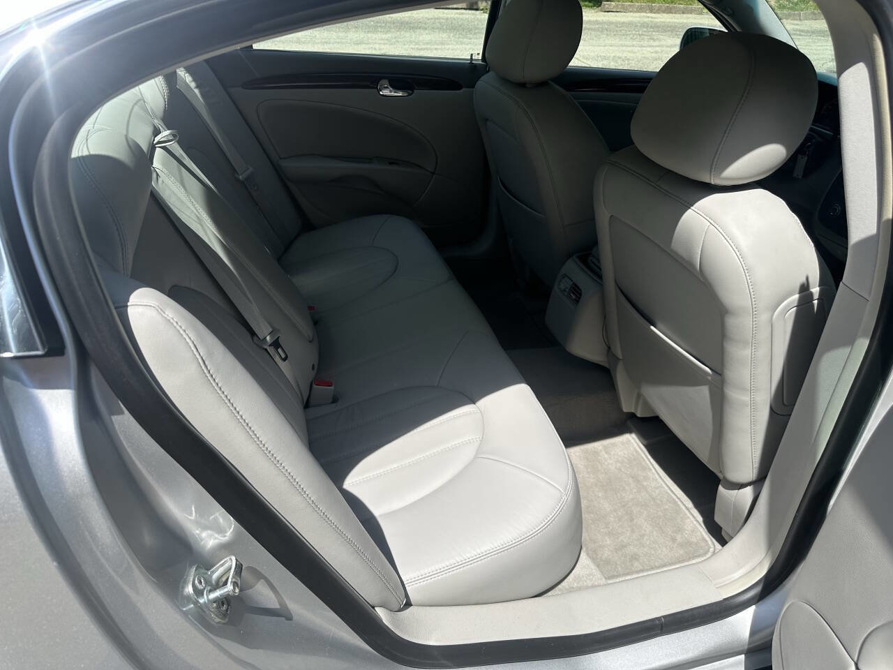 Used 2011 Buick Lucerne CXL FWD image 14