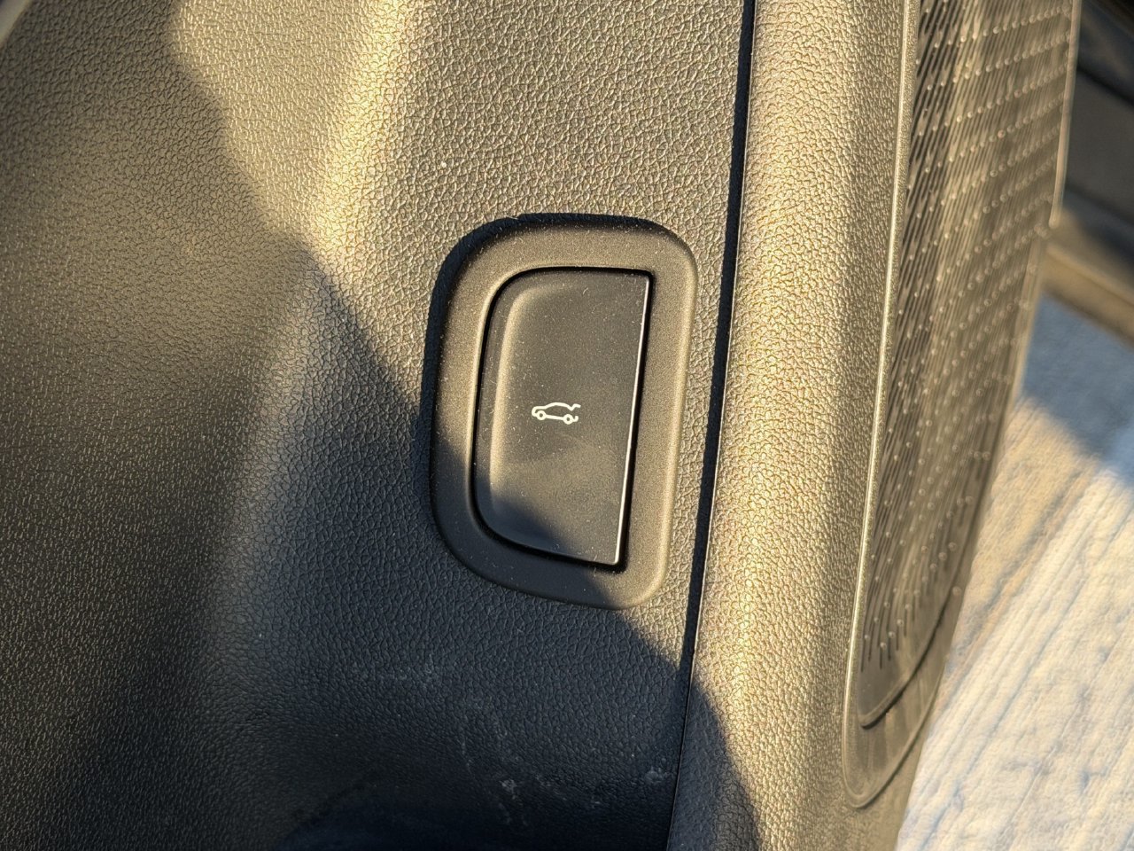 Used 2025 Chevrolet Traverse LT FWD image 22