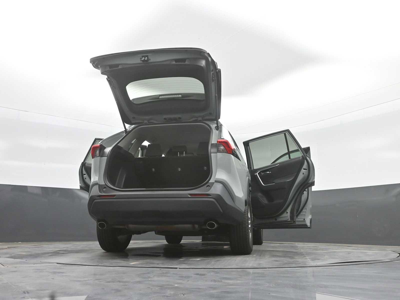Used 2022 Toyota RAV4 XLE w/ XLE Grade Weather Package AWD/4WD image 31