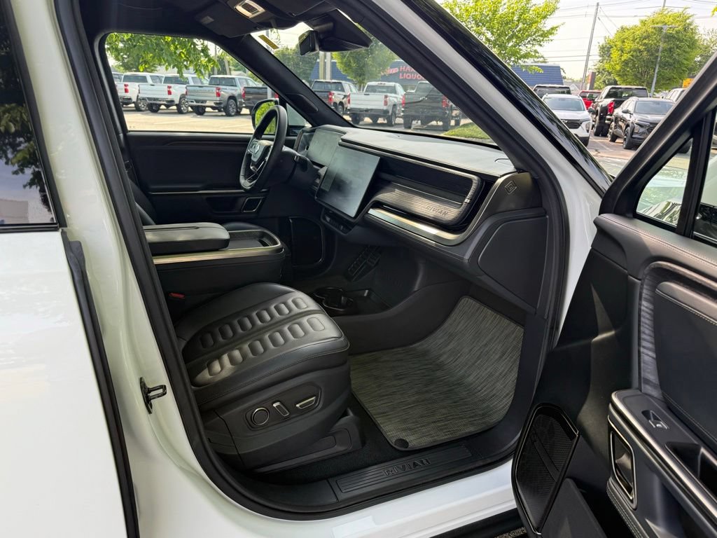 Used 2023 Rivian R1S Adventure AWD/4WD image 17
