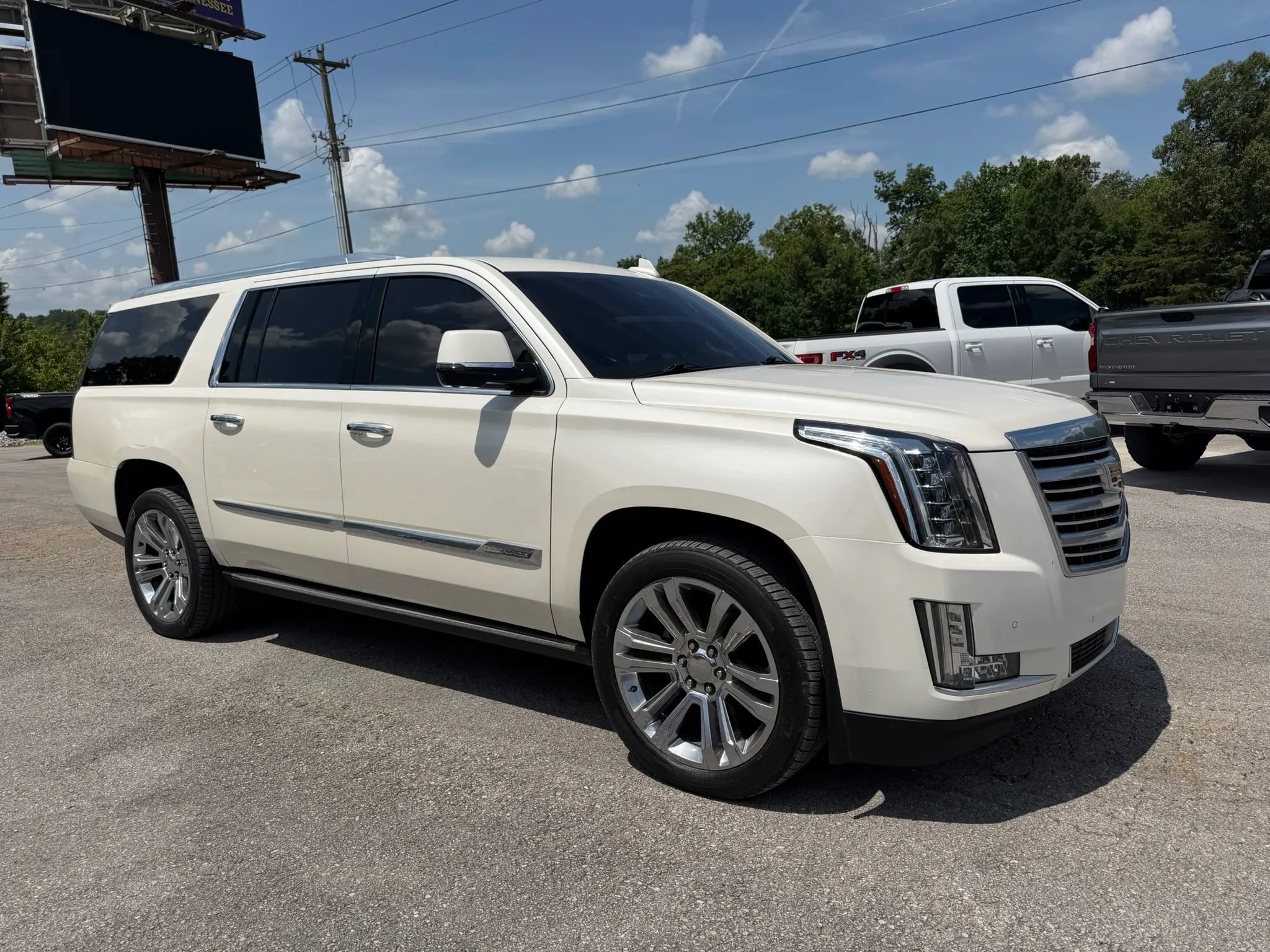 Used 2015 Cadillac Escalade ESV Platinum AWD/4WD image 21